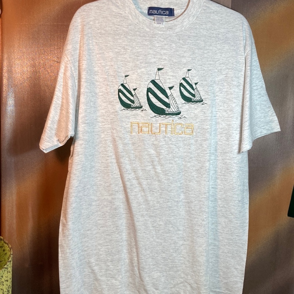 Vintage 90’s Náutica t-shirt size L‎ sailboat embroidery. 44” chest 135